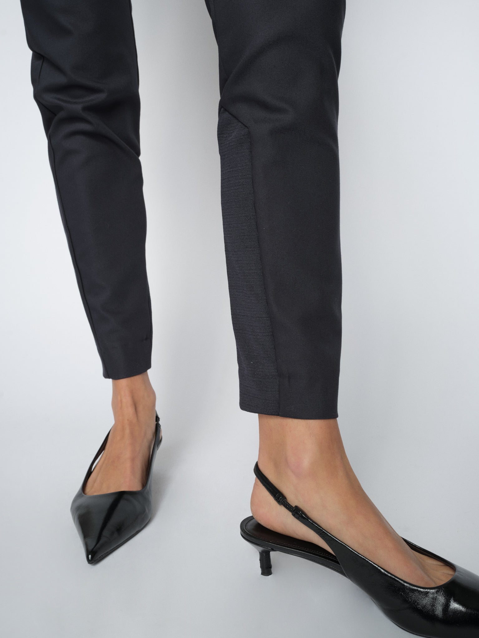 Modelshot / Navy / Detail